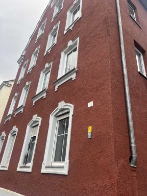 Schöne 2 Zimmer-Altbau-Wohnung mit Wohnküche und Balkon in Augsburg
