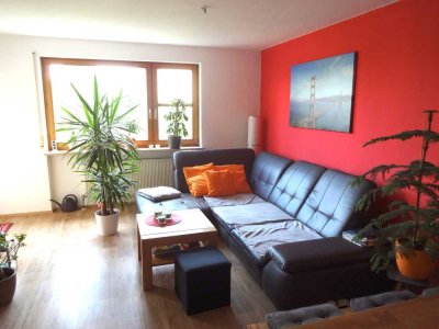 Lichtdurchflutete Zwei-Zimmer Wohnung in Roth Zentrum mit Balkon