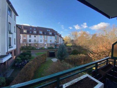Lichtdurchflutete 2 Zimmer mit Balkon, EBK / Aufzug im Objekt