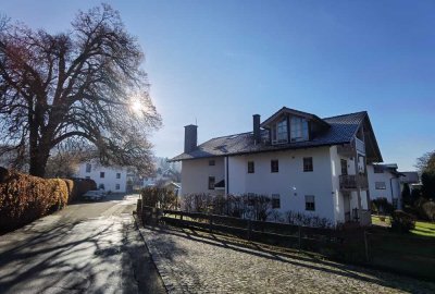 Gepflegtes helles Appartement mit überdachtem Balkon und EBK in Bad Endorf