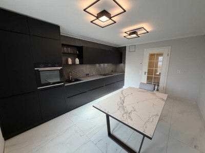 Luxuriöse 2 Zimmer - Wohnung mit Einbauküche!