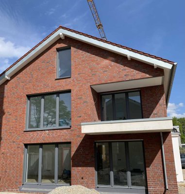 Neubau: Große helle Wohnung über 2 Etagen mit Südwest-Balkon im Zweifamilienhaus in GT-Nord