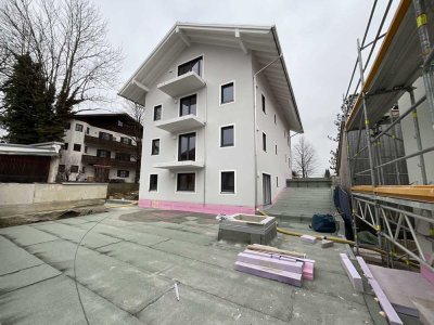 Erstbezug: helle 3-Zimmer-Wohnung mit EBK und Balkon in Holzkirchen