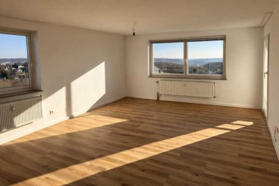 Attraktive 3-Zimmer-Wohnung mit Fernblick, Balkon und Aufzug in ruhiger Lage