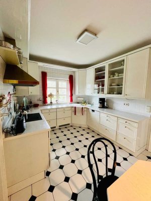 Schöne, großzügige Wohnung in Essen Nähe Schlosspark (möbliert oder unmöbliert)