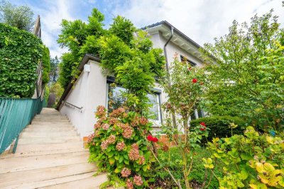 Saniertes Einfamilienhaus mit exklusivem Gartenparadies