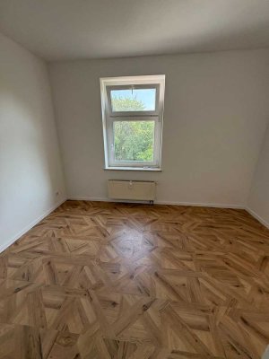 Erstbezug nach Sanierung mit Einbauküche: Exklusive3 und 4-Raum-Wohnung mit geh. Innenausstattung