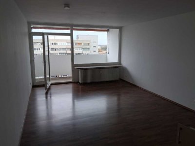 Direkt am OEZ  - Helle und ruhige 1-Raum Wohnung mit Küchenzeile, Balkon und Badewanne