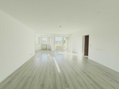 !!!SOFORT FREI!!! Großzügige 4-Zimmer-Wohnung mit offener Küche und großem Balkon