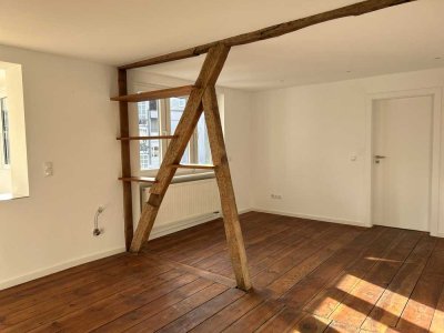 KOMPLETT RENOVIERTE UND SANIERTE WOHNUNG MIT WINTERGARTEN UND DACHTERRASSE IN STADTPARKNÄHE!