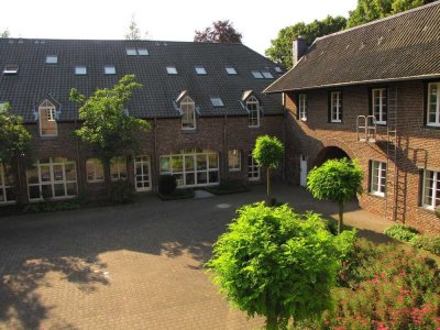 „Charmante 2-Zimmer-Wohnung im historischen Dycker Weinhaus – modernisiert & ruhig gelegen