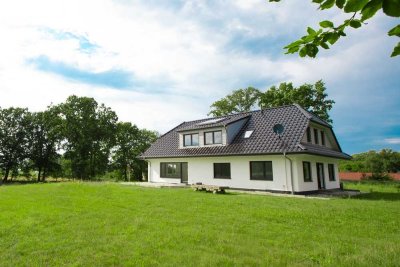 Traumhaftes Einfamilienhaus mit Potenzial für Erweiterung und Gewerbenutzung in Lürschau