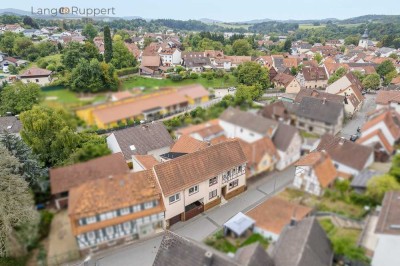 Großzügiges Ensemble mit Wohnhaus, 2 Wohneinheiten und Gaststätte mit Kegelbahn