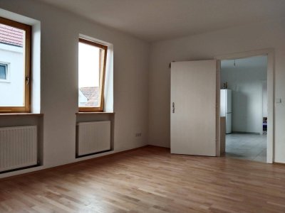 Neubauwohnung 3 Zimmer mit Parkplatz und Einbauküche