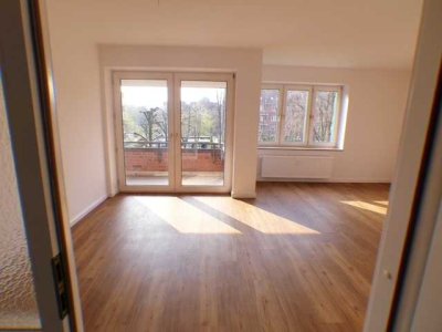 Modernisierte 3-Raum-Wohnung mit Balkon und Einbauküche in Hamburg
