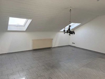 Freundliche 2-Zimmer-Dachgeschosswohnung inkl. Einbauküche in Pforzheim