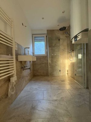 Helle 2,5 Zimmer Wohnung, Erstbezug, ruhige Lage, Stellplatz inkl. eigener Stromzähler