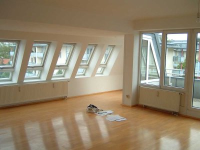 Provisionsfreie gut vermietete 3,5-Zimmer Penthaus-Wohnung zur Kapitalanlage oder Eigennutzung