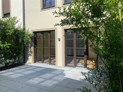 Erstbezug: Modernes Stadthaus über 3 Etagen mit Garten und 2 Außenstellplätze in Abensberg