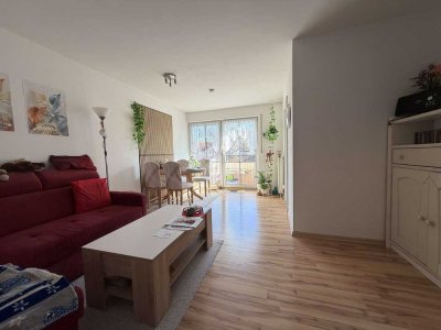 Sehr gepflegte u. gut geschnittene 3 Raumwohnung in ruhiger Lage