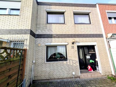 Günstig ins Eigenheim - oder als Feriendomizil: Renovierungsbedürftiges Reihenmittelhaus