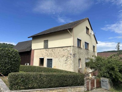 Einfamilienhaus mit großer Scheune in Rödental