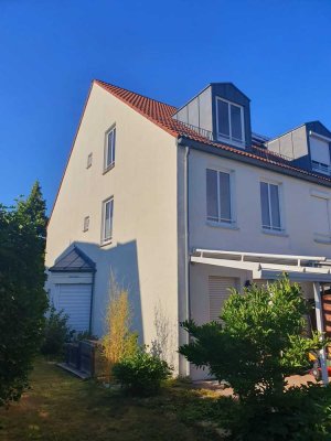 Reiheneckhaus mit großem Garten in ruhiger Lage und 4 Stellplätze