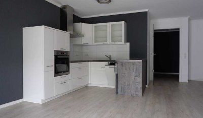 Moderne 2 Zimmer Wohnung mit Balkon, EB-Küche und TG-Stellplatz Mitten im Zentrum