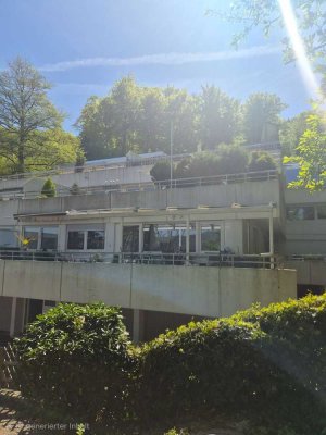 Großzügige 5-Zimmer-Wohnung am Waldrand mit 81 m² neuer Terrasse und Blick ins Dreisamtal