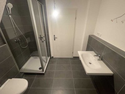 zentrale 5-Zimmer - modernisiert mit Balkon & Küche