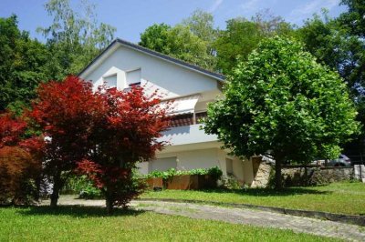 Zweifamilienhaus in unverbaubarer Aussichtslage - ein Traum für jede Familie