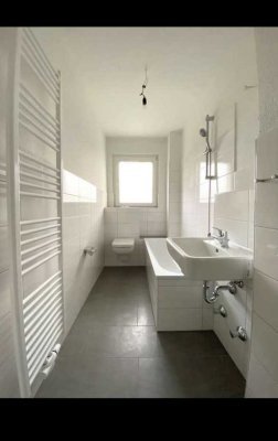 Schöne Renovierte 3 Zimmer Wohnung mit Balkon in der 2. Etage