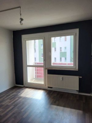 Achtung 2 Monate Kaltmietfrei // Charmante 2 Zimmer Wohnung // Balkon und Dusche im 2. OG //