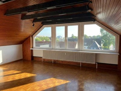 FLENSBURG-JÜRGENSBY, CHARMANTE, SONNIGE 1,5 ZIMMER DACHGESCHOSSWOHNUNG MIT FLAIR