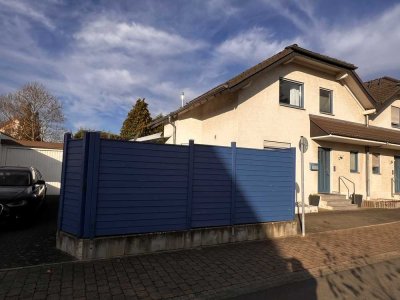 EFH Niederkassel-Rheidt mit gehobener Ausstattung, hell und freundlich.