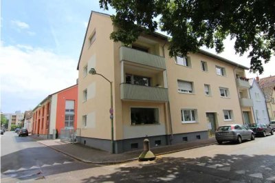 Lichtdurchflutete 3-Zimmer-Dachgeschosswohnung mit Einbauküche