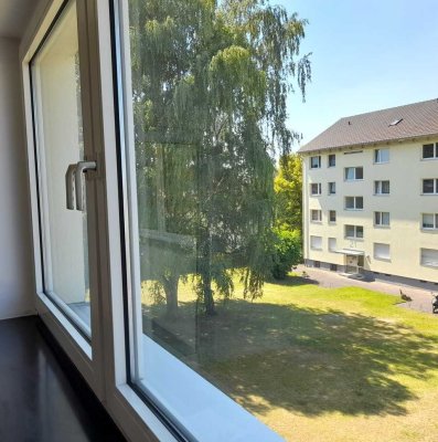 Schöne helle 3-Zimmer- Wohnung mit  Balkon, unrenoviert, in gutem Zustand