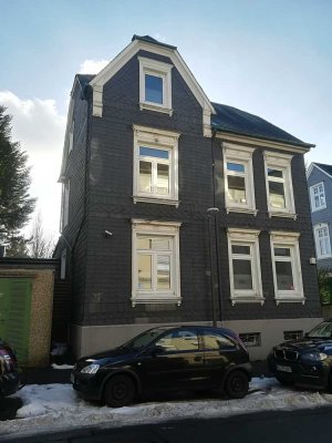 Freundliches Fachwerkhaus mit sechs Zimmern in 42369, Wuppertal
Genung Räume für die ganze Familie.