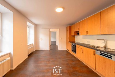 Altheim - 2-Zimmer-Wohnung mit Balkon direkt am Stadtplatz