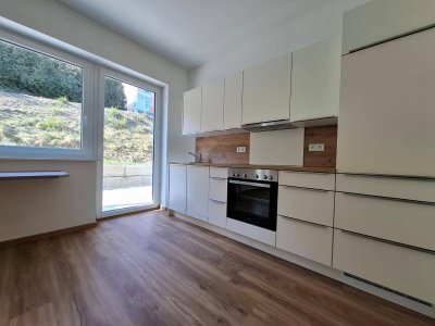 EINRAUMWOHNUNG MIT SONNIGER TERRASSE IN NEUZEUG