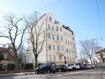 [] außergewöhnliche 3 raum maisonette im dach [] aufzug [] viele dachschrägen [] neues bad []