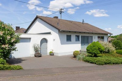 Gepflegtes freistehendes Einfamilienhaus mit Einliegerwohnung
in herrlicher Lage Newel-Butzweiler