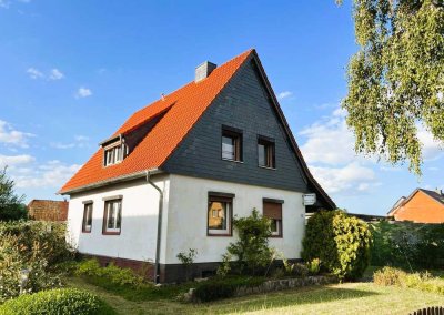 Teilsaniertes Einfamilienhaus in Wagenhoff - mit Nebengebäude und viel Potential