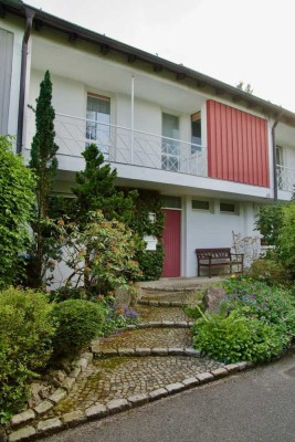 Krailling: Großzügig geschnittenes und ruhiges Reihenmittelhaus