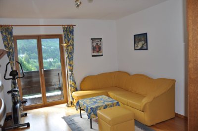 AUSSICHTSWOHNUNG - Ferienwohnung (2. Wohnsitz) in Bestlage von Bad Gastein. Mitten im historischen Zentrum, direkt an der Kaiserpromenade. Herrliche Aussicht auf Bad Gastein, die Berge und das Gasteiner Tal.