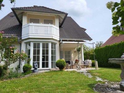 Schönes Einfamilienhaus mit Garten grosser Doppelgarage