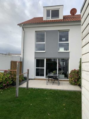 Energiespar-Reihenendhaus mit offener Einbauküche