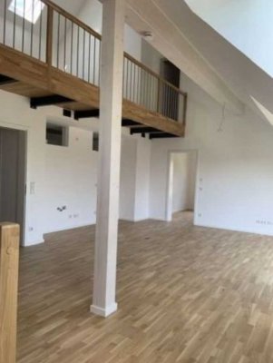 Große Galeriewohnung in ruhiger Lage