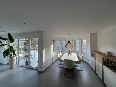 RESERVIERT!!! Exklusive, sanierte 4,5-Raum-Wohnung mit lux. Innenausstattung mit Balkon und EBK