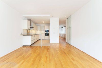 Charmante 2-Zimmer-Dachgeschosswohnung am Schwarzenbergplatz